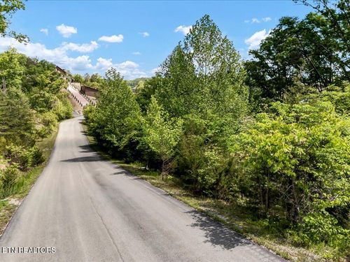 23 Emerald Pointe Blvd, Sevierville, TN, 37876-5918 | Card Image