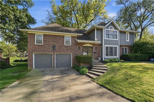 5475 W 85th Ter, Prairie Village, KS, 66207-1722 | Card Image