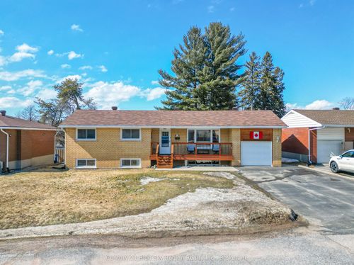 2518 Sandra Ave, North Bay, ON, P1B7W8 | Card Image