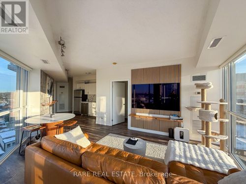 1009-5101 Dundas St W, Etobicoke, ON, M9A5G8 | Card Image