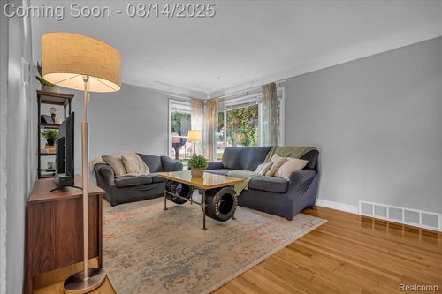 23570 Rosewood St, Oak Park, MI, 48237-3704 | Card Image