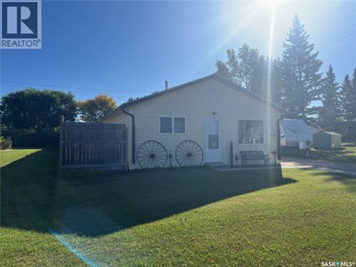217 Broadway St, Foam Lake, SK, S0A4J0 | Card Image