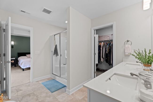 HanesOwnerBath2 | Image 19