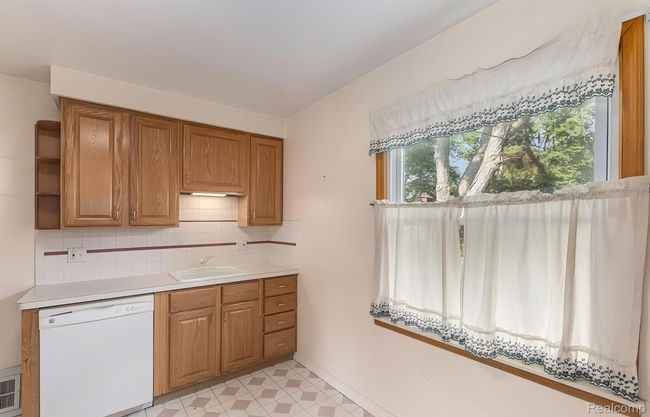 Kitchen | Image 4