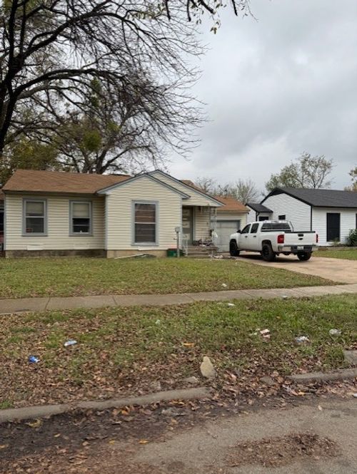 1010 Clarice St, Grand Prairie, TX, 75051-2921 | Card Image