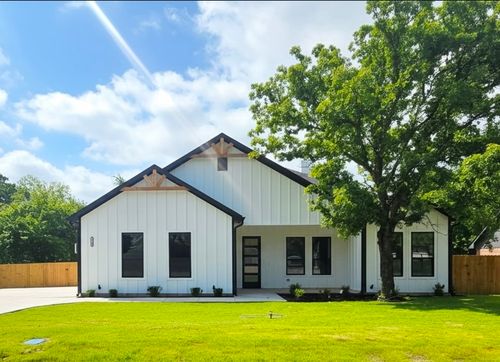 1106 E 6th St, Springtown, TX, 76082-2252 | Card Image