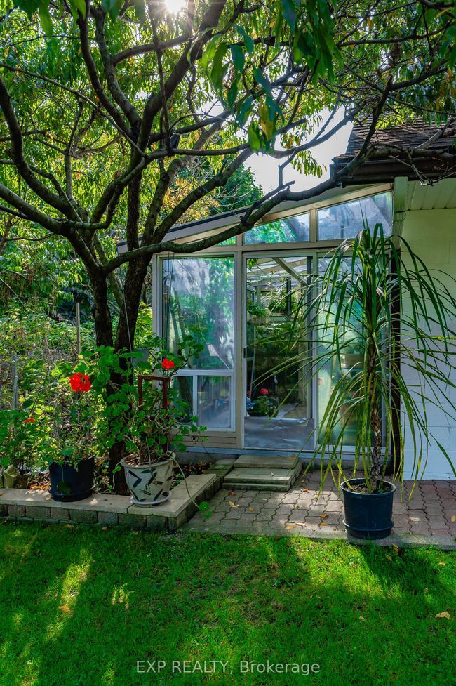 27 Stock Ave, House other with 3 bedrooms, 2 bathrooms and 6 parking in Etobicoke ON | Image 41
