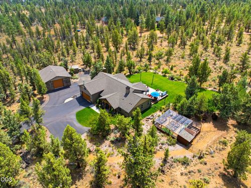 67295 Gist Rd, Bend, OR, 97703-9129 | Card Image