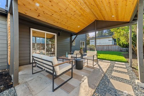 16301 Wallingford Ave N, Shoreline, WA, 98133-5898 | Card Image