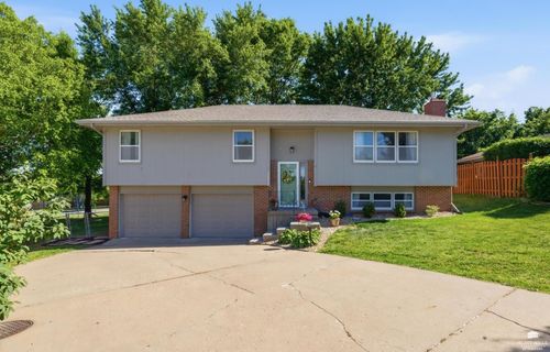 2000 Huntington Square, Manhattan, KS, 66503 | Card Image