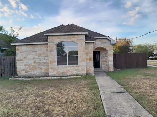109 E Wheeler St, Manor, TX, 78653-3404 | Card Image