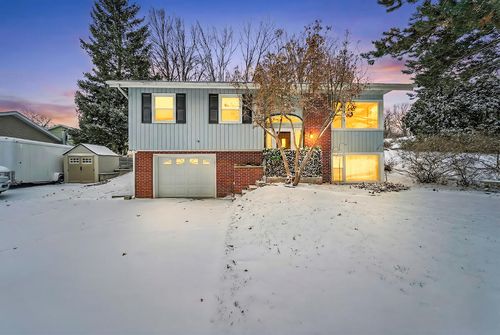 153 Maple Ave N, Slinger, WI, 53086-9567 | Card Image