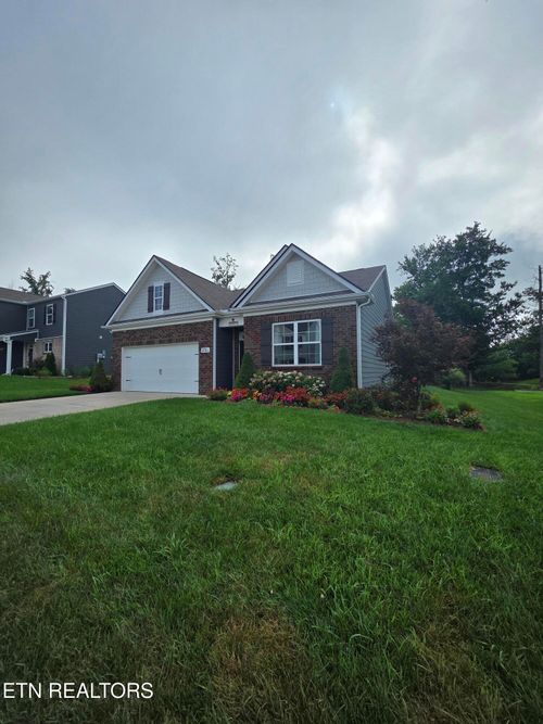 231 Harris Ln, Baxter, TN, 38544-2402 | Card Image