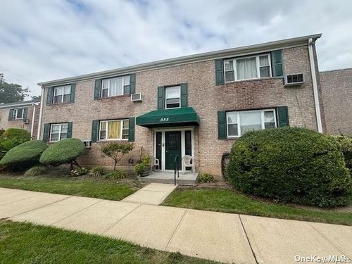 1-988 Fenwood Dr, Valley Stream, NY, 11580-1716 | Card Image