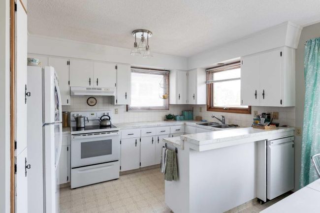1406 26 Street Se, Home with 3 bedrooms, 1 bathrooms and 2 parking in Medicine Hat AB | Image 7
