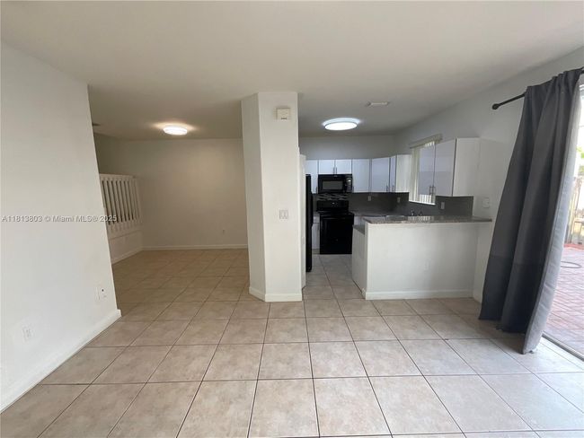APT-104 - 7301 Nw 174 Th Ter, Townhouse with 3 bedrooms, 3 bathrooms and null parking in Hialeah FL | Image 4