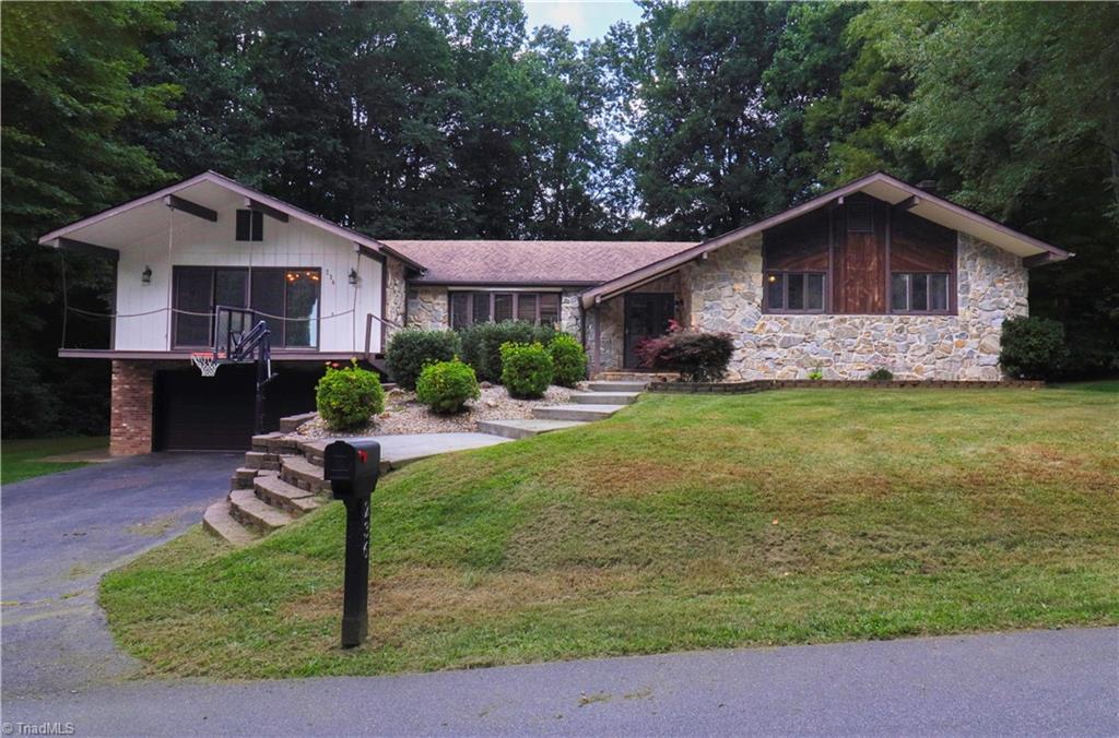 Page Dr, West Jefferson, NC 28694