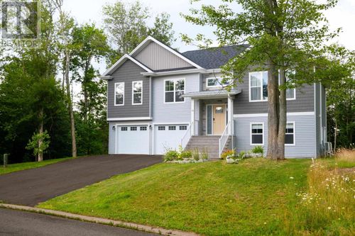 74 England Circle, Charlottetown, PE, C1E1W9 | Card Image