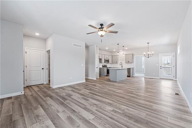 2437 Nw Sunnyvale Ct, House other with 3 bedrooms, 2 bathrooms and null parking in Blue Springs MO | Image 4