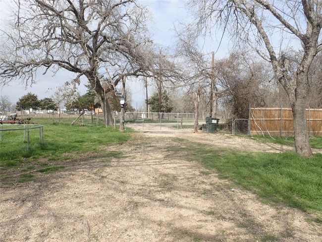 336 Boulder Ln, House other with 2 bedrooms, 2 bathrooms and 4 parking in Dale TX | Image 18