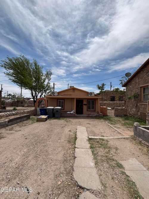 4000 1/2 Sacramento Ave, El Paso, TX, 79930-6527 | Card Image