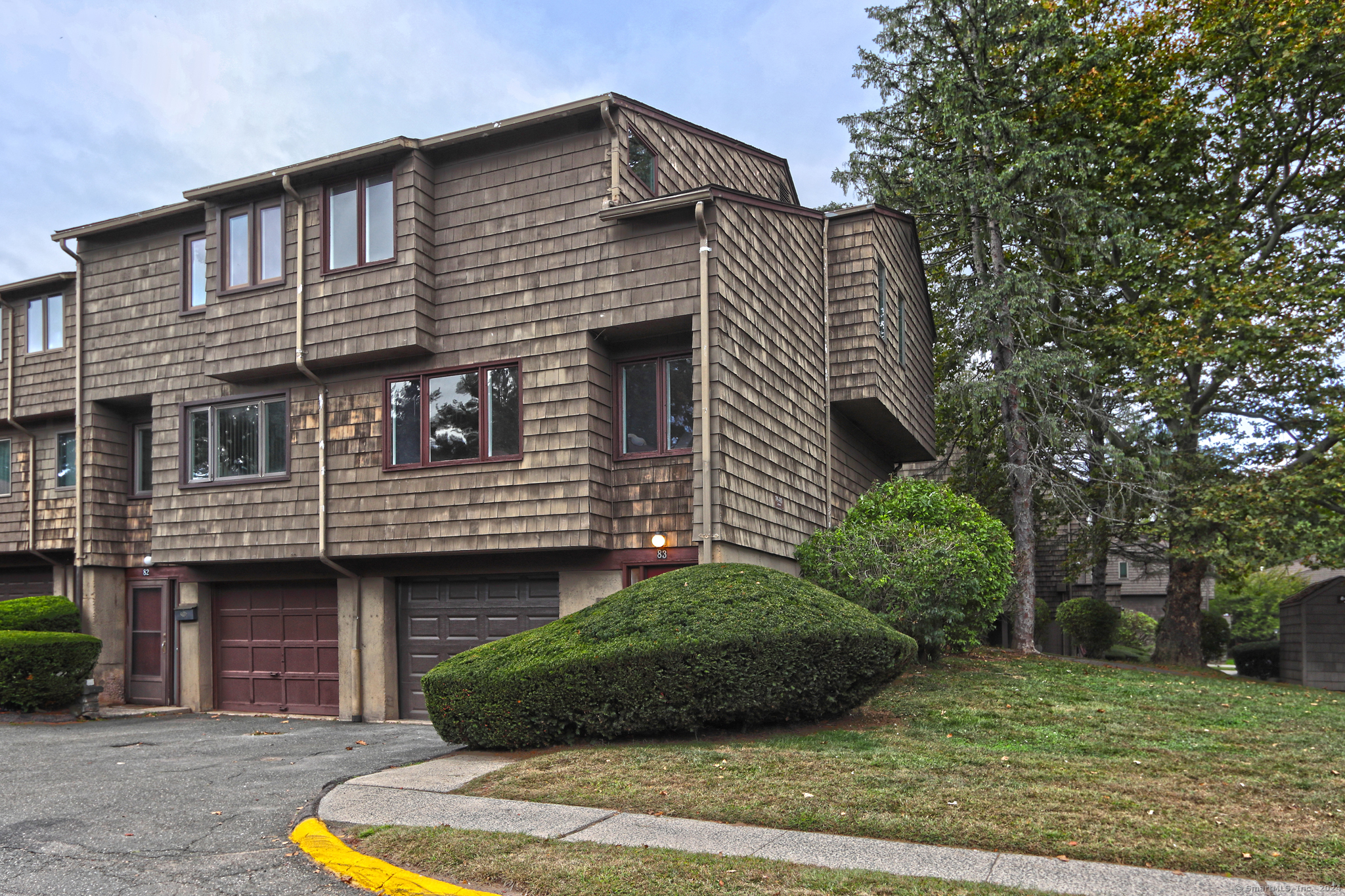 Towne House Rd, Hamden, CT 06514