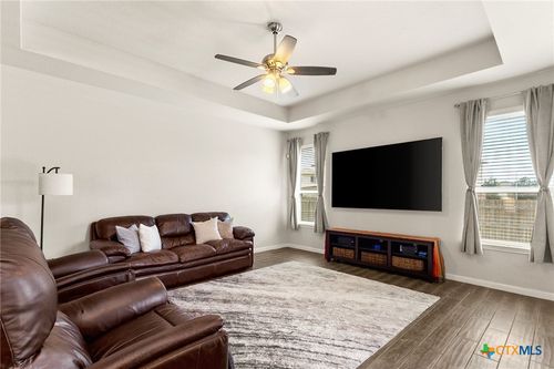 327 Limestone Crk, New Braunfels, TX, 78130-7512 | Card Image