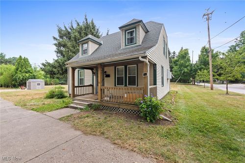 50 Garfield Ln, Bratenahl, OH, 44108-1039 | Card Image