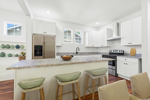 823 W French Pl, San Antonio, TX, 78212-3645 | Card Image