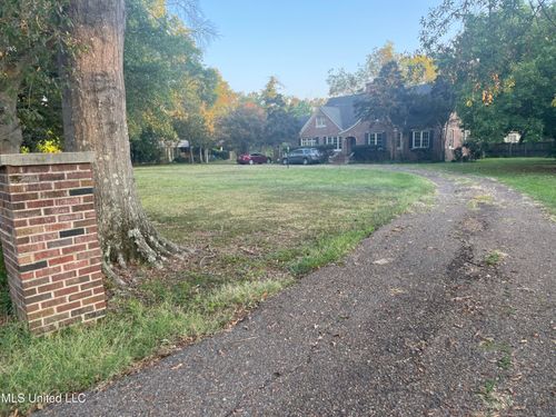 956 Oakhurst Ave, Clarksdale, MS, 38614-1704 | Card Image