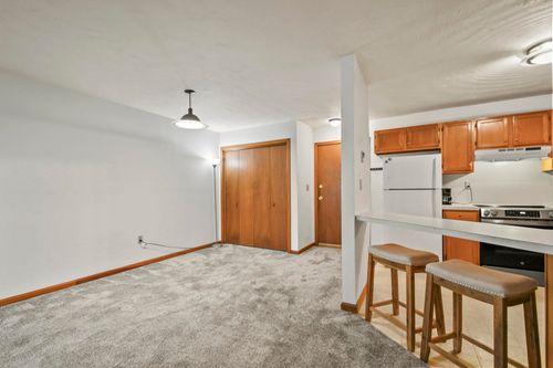 unit-170-5 Tsienneto Rd, Derry, NH, 03038-1561 | Card Image