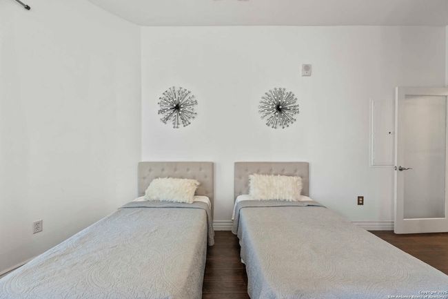 APT-109 - 215 Center, Condo with 2 bedrooms, 3 bathrooms and null parking in San Antonio TX | Image 19