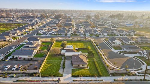 1725 E Goshen Ave, Visalia, CA, 93292-3156 | Card Image