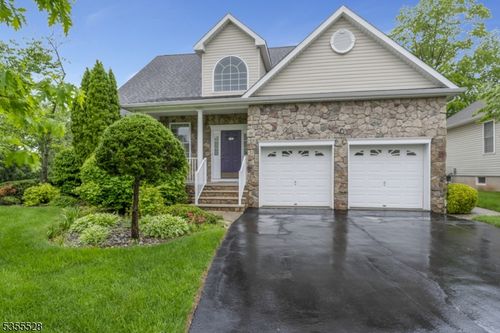 9 Apgar Ct, Flemington, NJ, 08822-6833 | Card Image