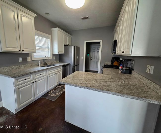 Kitchen | Image 4