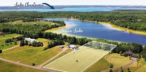 8247 Mulberry Ln, Charlevoix, MI, 49720-8826 | Card Image