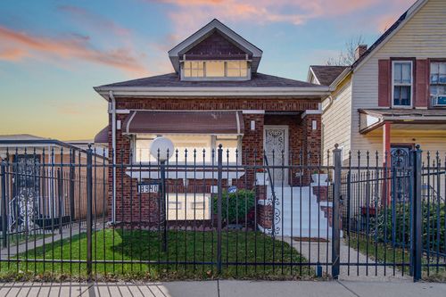 8940 S Emerald Ave, CHICAGO, IL, 60620-2634 | Card Image