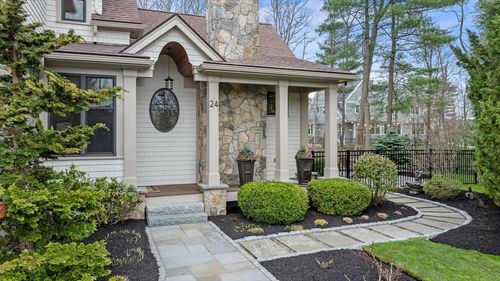 24 Whitehall Cir, Beverly, MA, 01915-2437 | Card Image