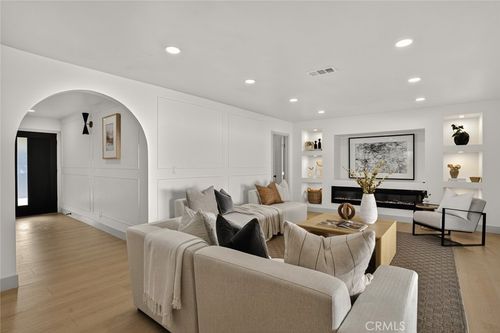 18572 Los Leones St, Fountain Valley, CA, 92708-7132 | Card Image