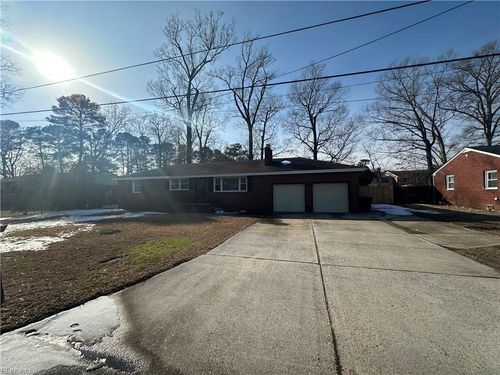 528 White Oak Dr, Virginia Beach, VA, 23462-4221 | Card Image