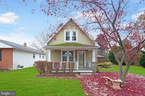 1215 E Walnut St, HANOVER, PA, 17331-1530 | Card Image