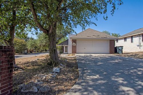 2016 Castle Gate Cir, San Marcos, TX, 78666-2218 | Card Image