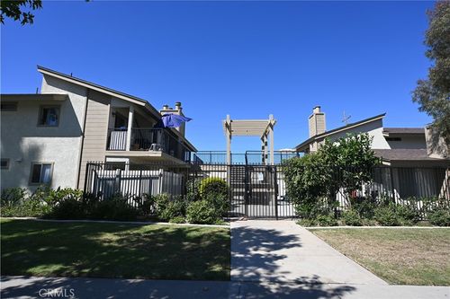 810 Center St, Costa Mesa, CA, 92627-3539 | Card Image