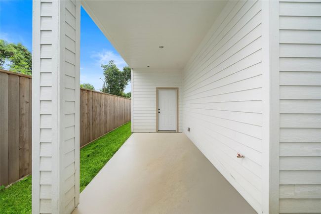 Outdoor Patio with Gas and Water Hookups | Image 24