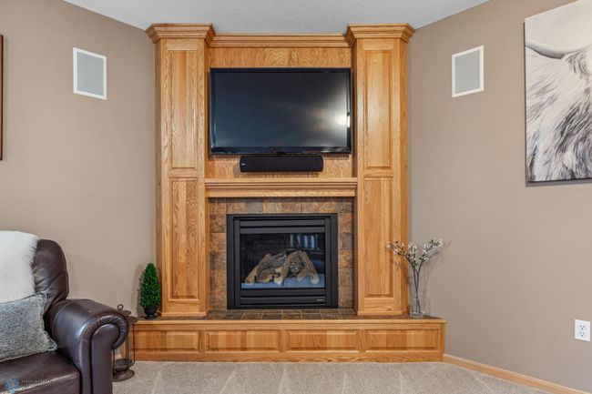 Family Room gas fp | Image 27