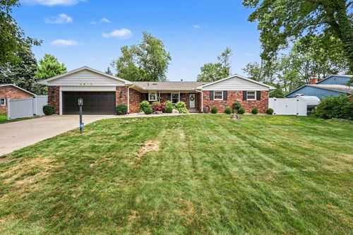 4815 Firethorne Dr, Jackson, MI, 49201-9002 | Card Image