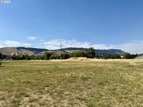 705 Palmer Ave, La Grande, OR, 97850-1754 | Card Image