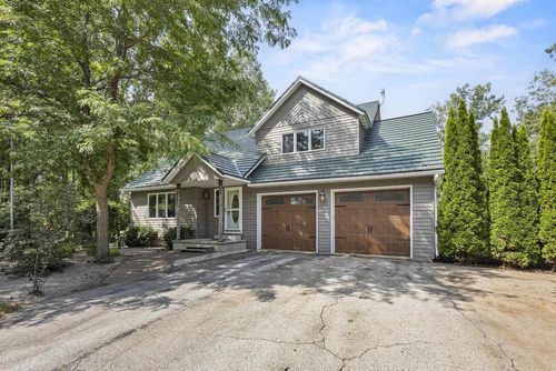 3007 Longview Lane, SUAMICO, WI, 54173 | Card Image