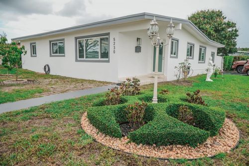 5230 Sw 95th Ct, Miami, FL, 33165-6435 | Card Image