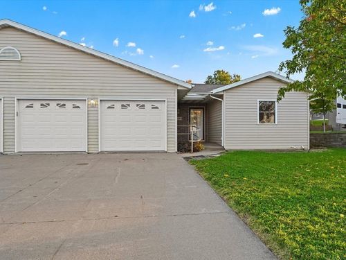 610 E Main St, Epworth, IA, 52045-9520 | Card Image